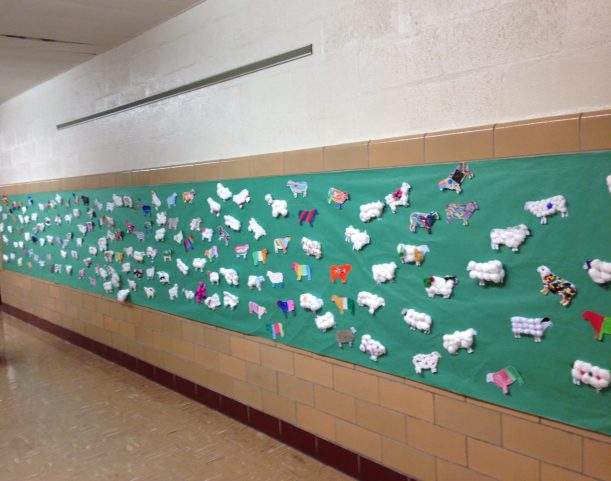 Children decorating sheep to learn about Ireland